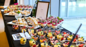Read more about the article Catering na event korporacyjny